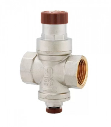 Pressure reducer with pressure gauge connection