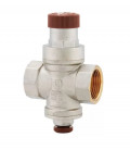 Pressure reducer with pressure gauge connection